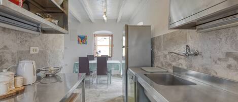 Family Apartment, 2 Bedrooms (Casa Lussingrande) | Private kitchen