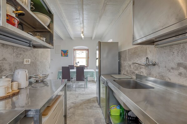 Căn hộ dành cho gia đình, 2 phòng ngủ (Casa Lussingrande) | Bếp riêng | Tủ lạnh, lò nướng, bếp nấu, máy rửa bát 