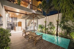Outdoor pool, pool umbrellas