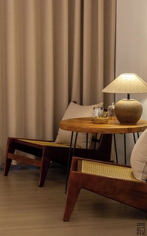 Habitación doble superior, vistas al patio | Ropa de cama de alta calidad, edredones de plumas, decoración individual