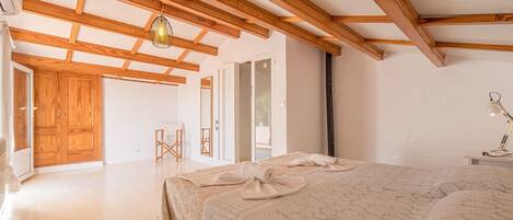 4 bedrooms, free WiFi, bed sheets