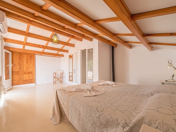 4 bedrooms, free WiFi, bed sheets