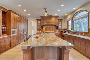 Microwave, oven, stovetop, coffee/tea maker - Cozy Edwards Retreat w/ Fireplace, Piano, Near Vail | Osprey Nest by AvantStay (Edwards)