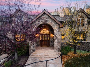 Exterior detail - Cozy Edwards Retreat w/ Fireplace, Piano, Near Vail | Osprey Nest by AvantStay (Edwards)