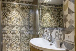 Doccia, asciugacapelli, bidet