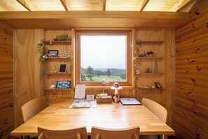 In-room safe, free WiFi, bed sheets - Hawaiians Glamping Mauna Village (Iwaki)