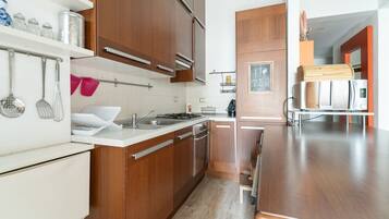 Mikrowelle, Ofen, Herdplatte, Geschirrspüler