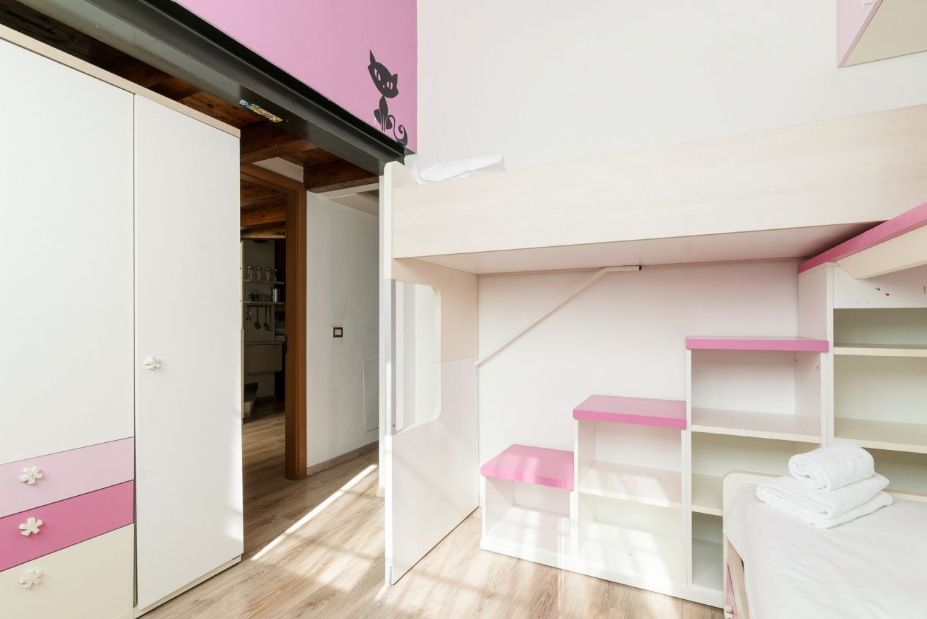 1 bedroom, iron/ironing board, internet, bed sheets