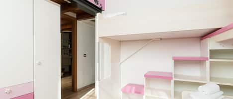 1 bedroom, iron/ironing board, Internet, bed sheets