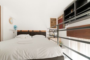 1 slaapkamer, een strijkplank/strijkijzer, internet, beddengoed