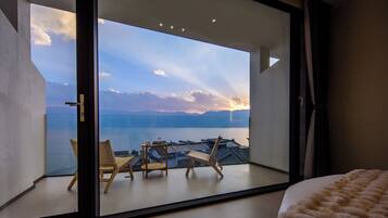 Habitación doble romántica, balcón, vista al océano | Terraza o patio