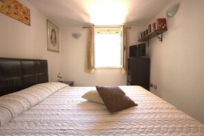 1 habitación, tabla de planchar con plancha, wifi y ropa de cama 