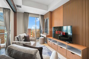 Appartement, 1 slaapkamer, uitzicht op de stad | Woonruimte | Flatscreentelevisie