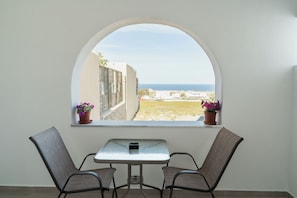 Elegant Suite with Sea View | 1 slaapkamer, individueel gedecoreerd, individueel gemeubileerd