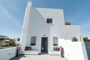 ด้านหน้าที่พัก