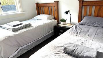 3 bedrooms, desk, iron/ironing board, travel cot