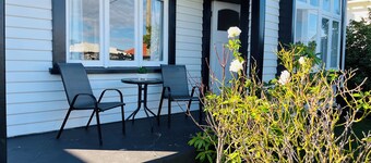 Pretty Villa Close to St Clair Beach Private Parking