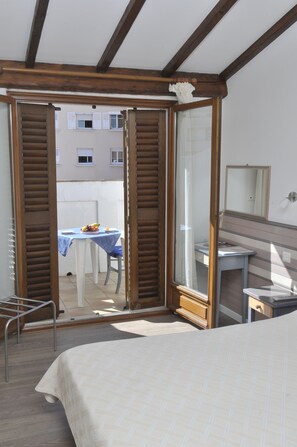 Superior-Doppelzimmer | Zimmersafe, BĂŒgeleisen/BĂŒgelbrett, kostenloses WLAN