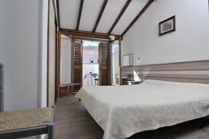 Habitación doble superior | Caja fuerte, tabla de planchar con plancha, wifi gratis