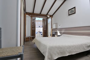 Superior-Doppelzimmer | Zimmersafe, BĂŒgeleisen/BĂŒgelbrett, kostenloses WLAN