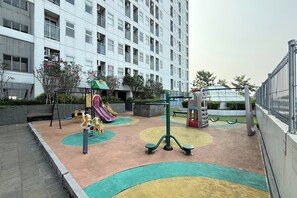 Kawasan main kanak-kanak – terbuka