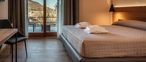 Classic Room, Balcony, Hill View