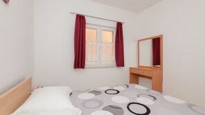 1 bedroom, free WiFi, bed sheets