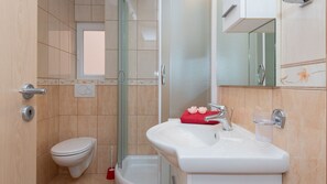 Shower, towels