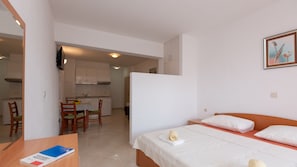 1 bedroom, free WiFi, bed sheets