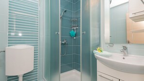 Shower, towels