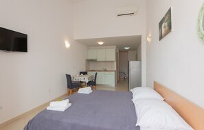 1 bedroom, free WiFi, bed sheets