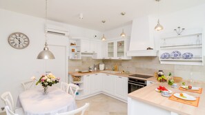 冰箱、微波炉、烤箱、洗碗机