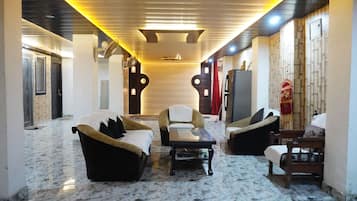 Standard Double or Twin Room, 1 King Bed with Sofa bed, Air conditioning | In-room dining
