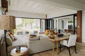 Smart-TV, Tischtennisplatte, Musikbibliothek