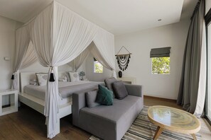 5 Schlafzimmer, Zimmersafe, Schreibtisch, Bügeleisen/Bügelbrett