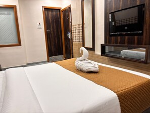Basic Double Room | Soundproofing - HOTEL ARTS PALACE (Mumbai)