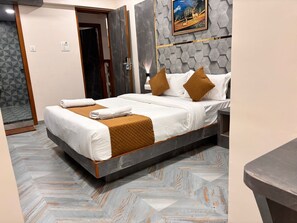 Family Room, City View | Soundproofing - HOTEL ARTS PALACE (Mumbai)