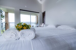 Shower, free toiletries, heated floors, towels - Floresta resorts (Idukki)
