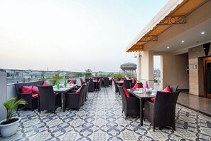 Restaurant - Fabhotel Divine & Banquet (Noida)
