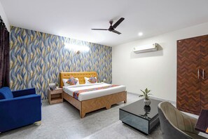 Egyptian cotton sheets, premium bedding, in-room safe, free WiFi - Fabhotel Divine & Banquet (Noida)