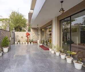 Property entrance - Fabhotel Divine & Banquet (Noida)