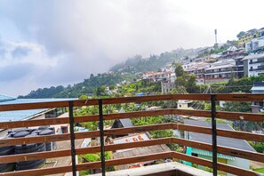 Balcony - Fabhotel Rajathi Holiday Peak (Kodaikanal)