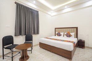 Egyptian cotton sheets, premium bedding, in-room safe, free WiFi - FabHotel Airport Stay Inn - Near Kempegowda Airport (Bangalore)