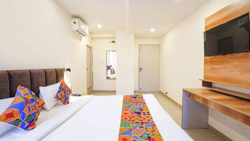 Egyptian cotton sheets, premium bedding, in-room safe, free WiFi