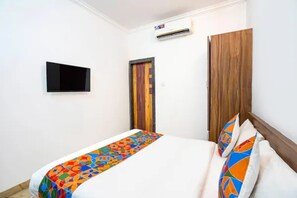 Egyptian cotton sheets, premium bedding, in-room safe, free WiFi - FabHotel Luminous Beach Resort (Morjim)