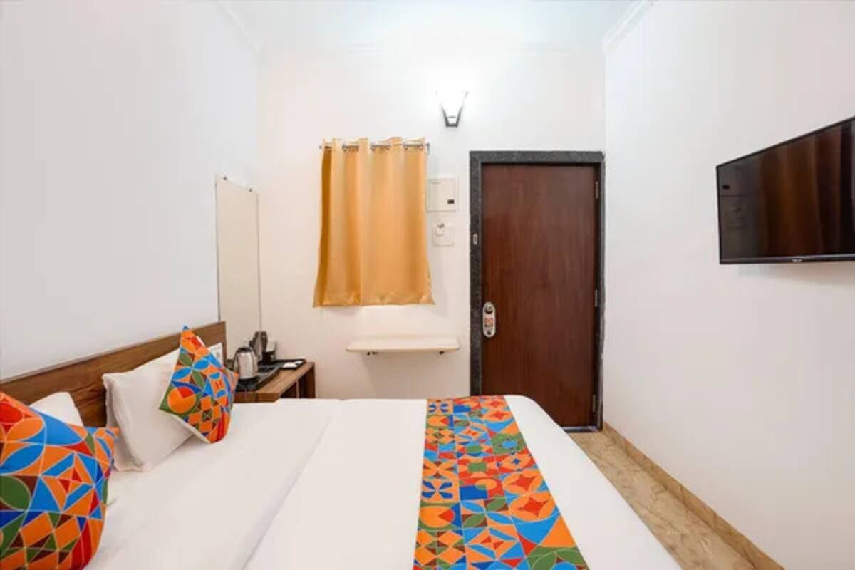 Egyptian cotton sheets, premium bedding, in-room safe, free WiFi