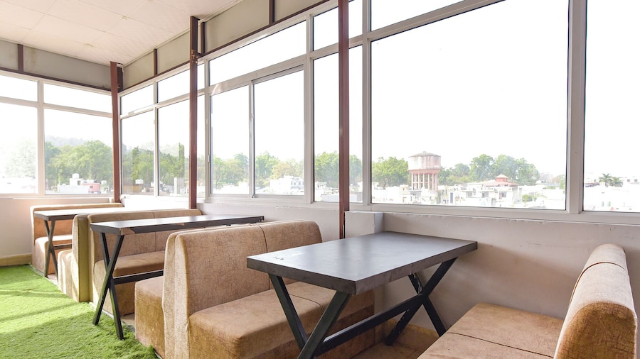 Fabhotel Nakshatra Palace