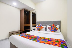 Luxury Room | Egyptian cotton sheets, premium bedding, in-room safe, free WiFi