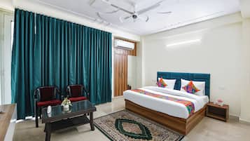 Egyptian cotton sheets, premium bedding, in-room safe, free WiFi