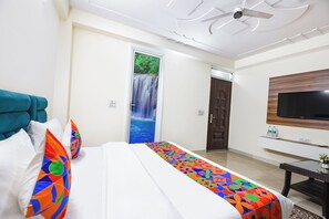 Egyptian cotton sheets, premium bedding, in-room safe, free WiFi - Fabhotel Trident (New Delhi)